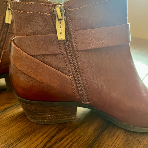 EC. Vince Camuto Peamer Booties - Picture 6 of 9